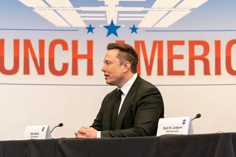 Elon musk in a meeting with trump